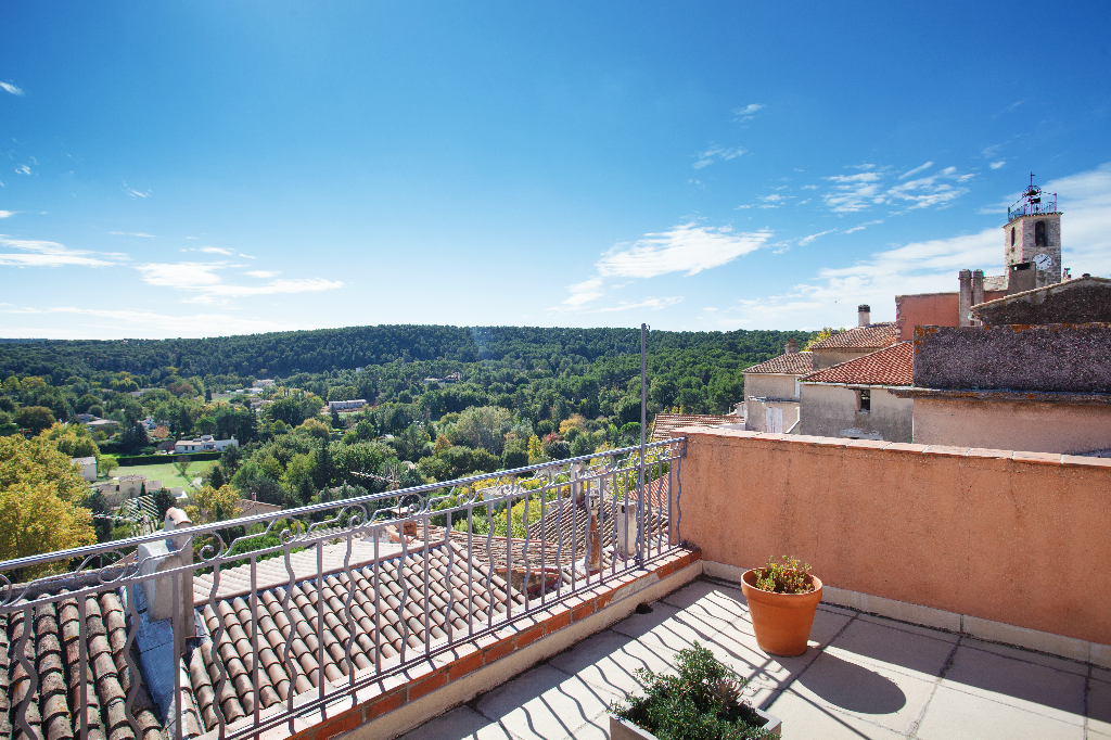 CABRIES  EXCLUSIVITE  maison de village 160 m2- trs belle vue-  2 terrasses 2/7
